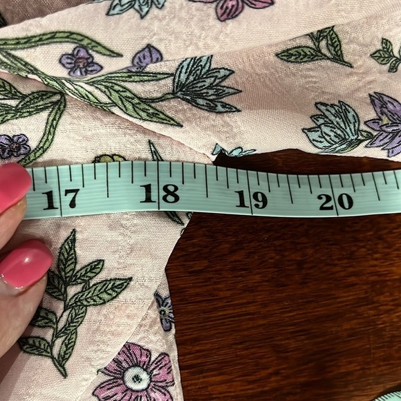 First Love Womens Top S Lilac Blue Floral Print Flutter Sleeves Pullover Pretty - Picture 7 of 9